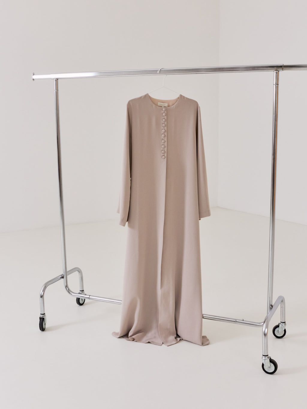The button abaya