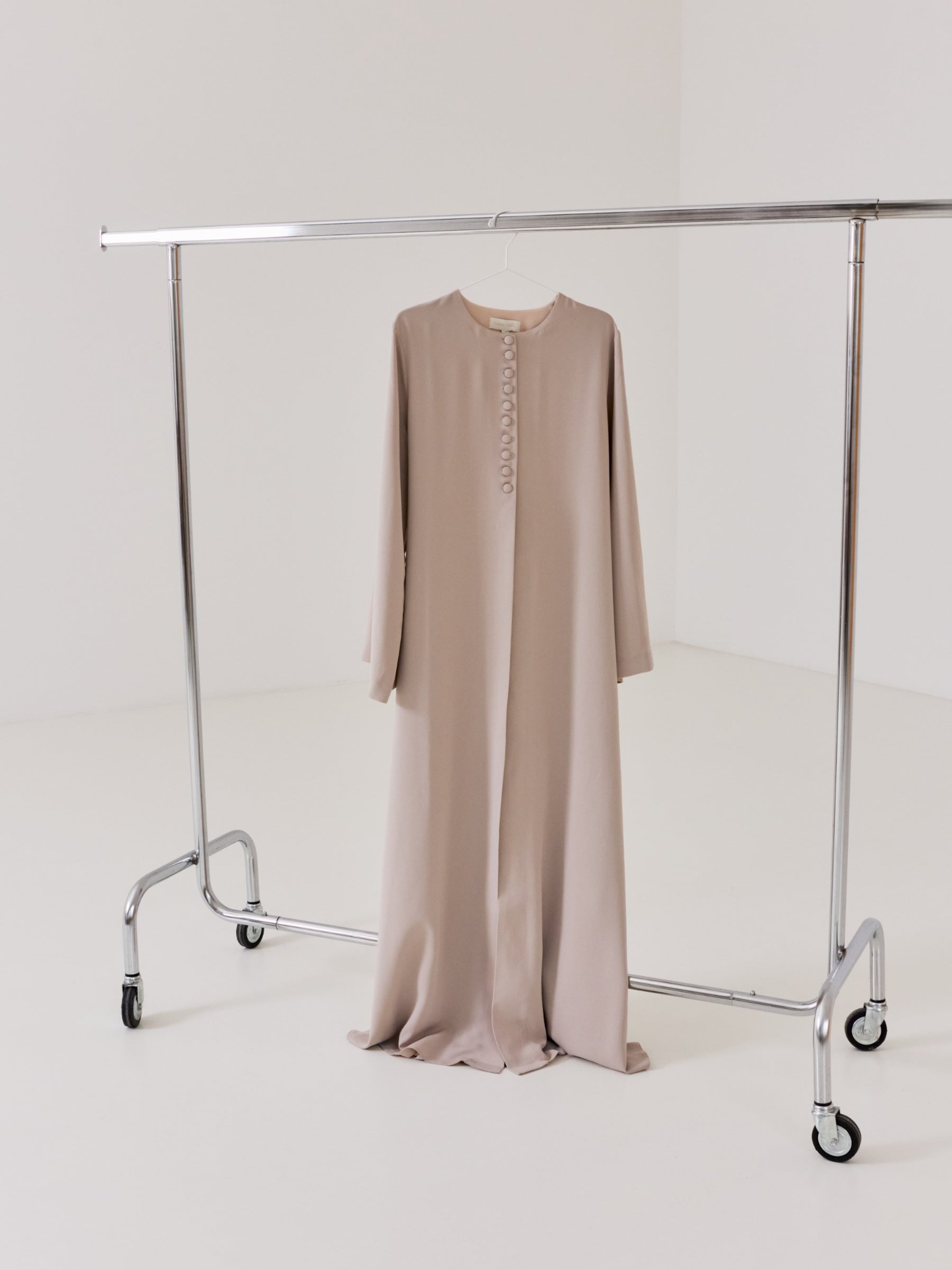 The button abaya